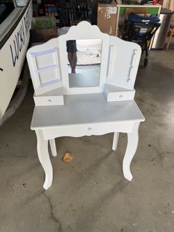 Kids vanity set by Fantasy Fields