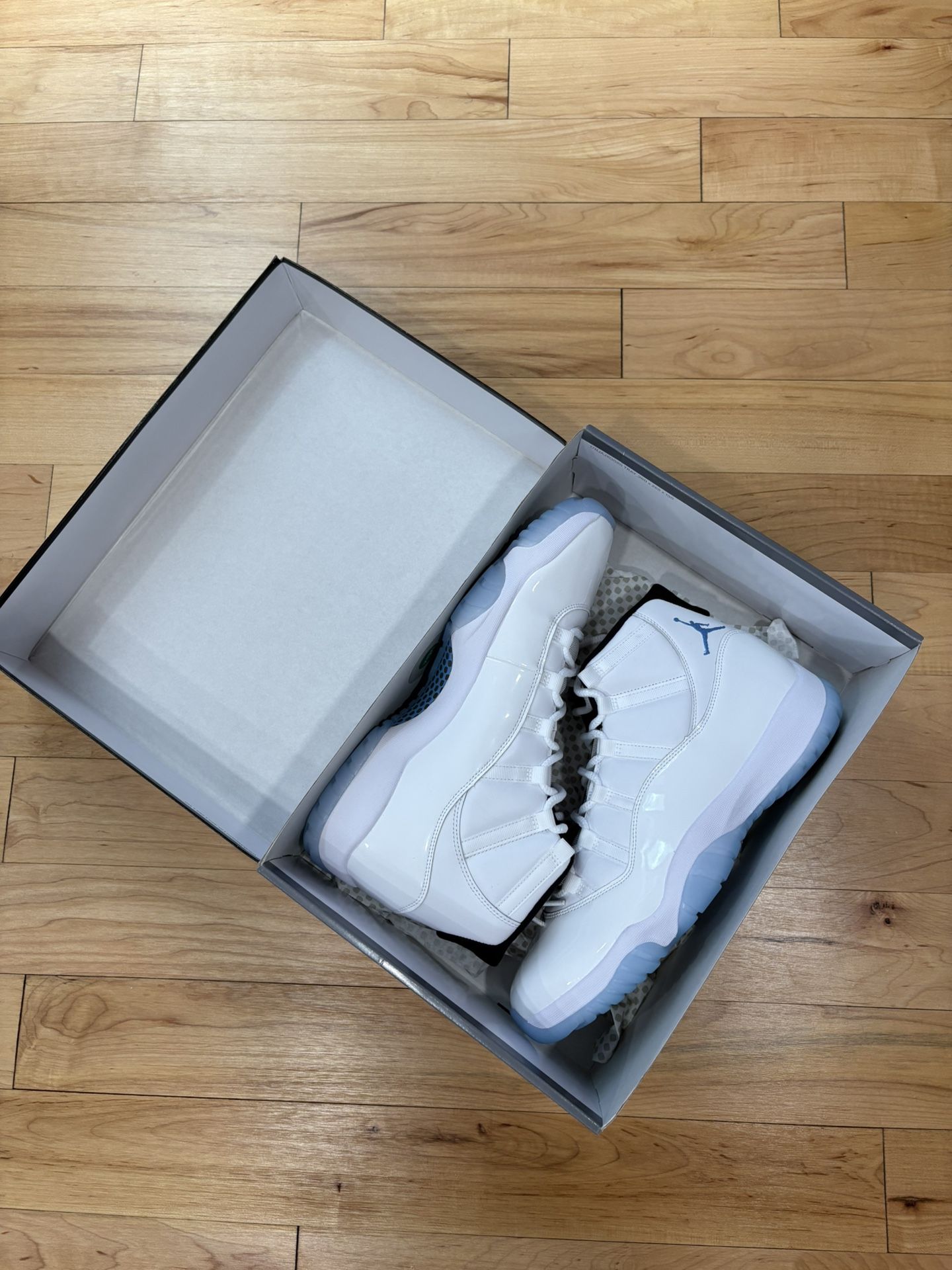 Jordan 11 Legend Blue Sz 13