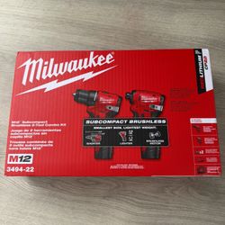 Milwaukee M12 12-Volt Lithium-Ion Brushless Cordless Subcompact Drill and Impact Driver Combo Kit w/2 Batteries and Bag (2-Tool)