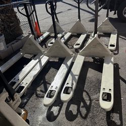 Pallet jacks