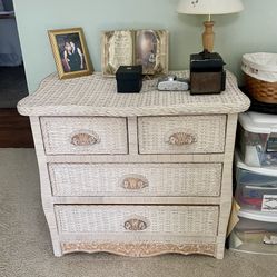 Wicker F