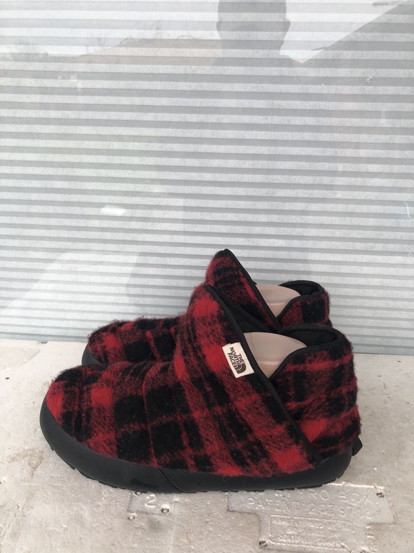 The north face thermoball traction mule Womens plaid red slippers Size 10