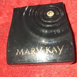 New MARY KAY BLACK COMPACT WITH SHY BLUSH CHEEK COLOR AND BRUSH