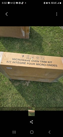 30' Range Hood Whirlpool, One Microwave Trim Kit, One Whirlpool Microwave