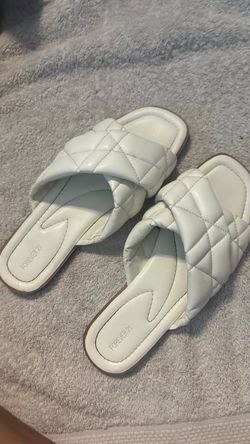 Forever 21 White Quilted Slide Sandals