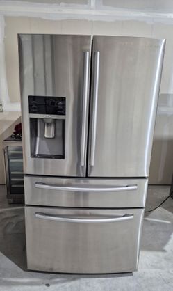 Samsung 28 cu. ft. 4-Door French Door Refrigerator – Stainless Steel (Works Great!)