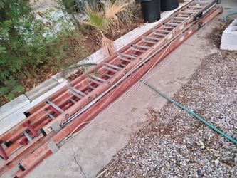 28'. Commercial Safety Ladder w/supports
