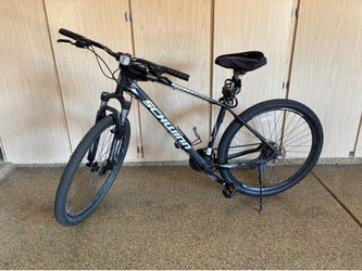 Men’s and women’s mountain bikes