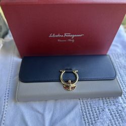 ✨ Salvatore Ferragamo Gancini Wallet – Like New! ✨
