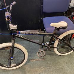 Haro 300.1 black 20 inch top tube Bike