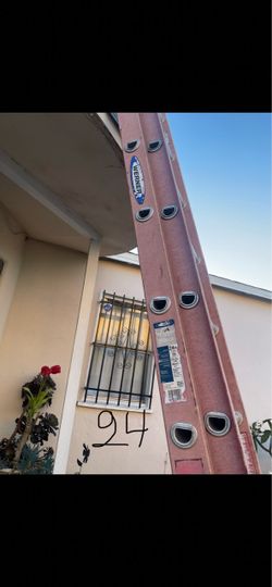 Excellent condition wide variety of 24 feet fiberglass extension, Ladders
