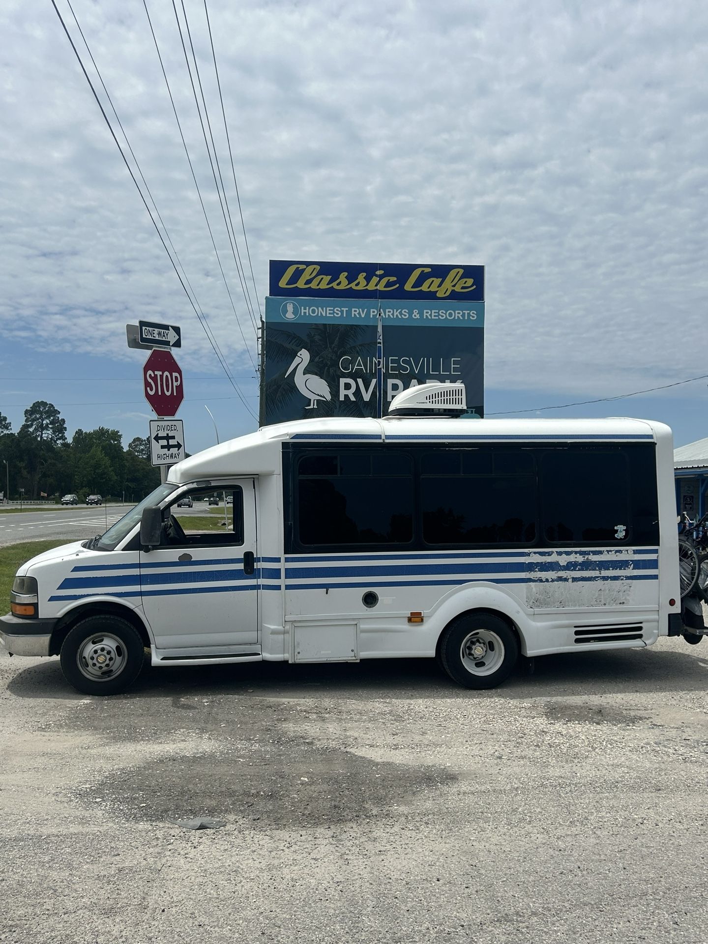 2009 GMC GENC turtle top 3500