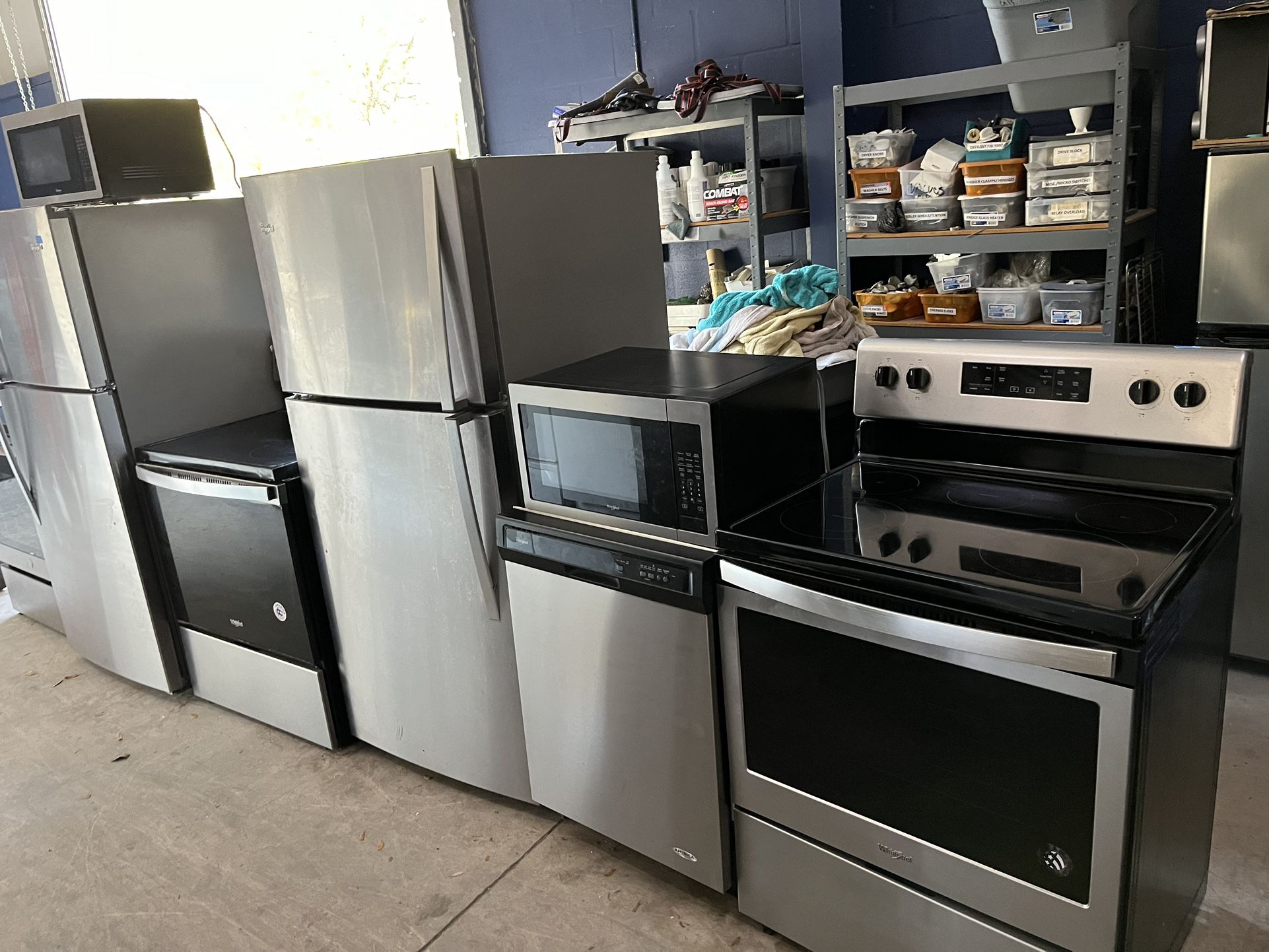 Stainless Steel Kitchen Appliance Set 