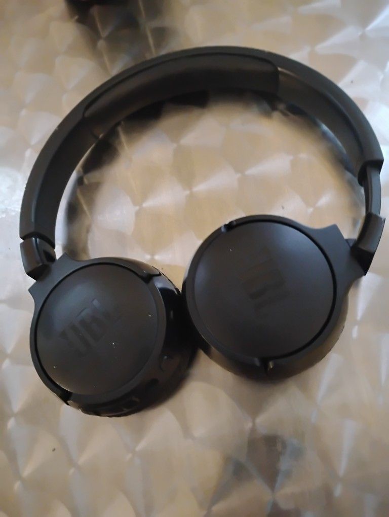 JBL BLUETOOTH HEADPHONES