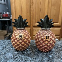 Tommy Bahama Pineapple Pair Of Salt And Pepper Shakers.  Brand New Only Displayed 