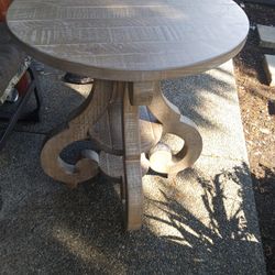 2 End Tables