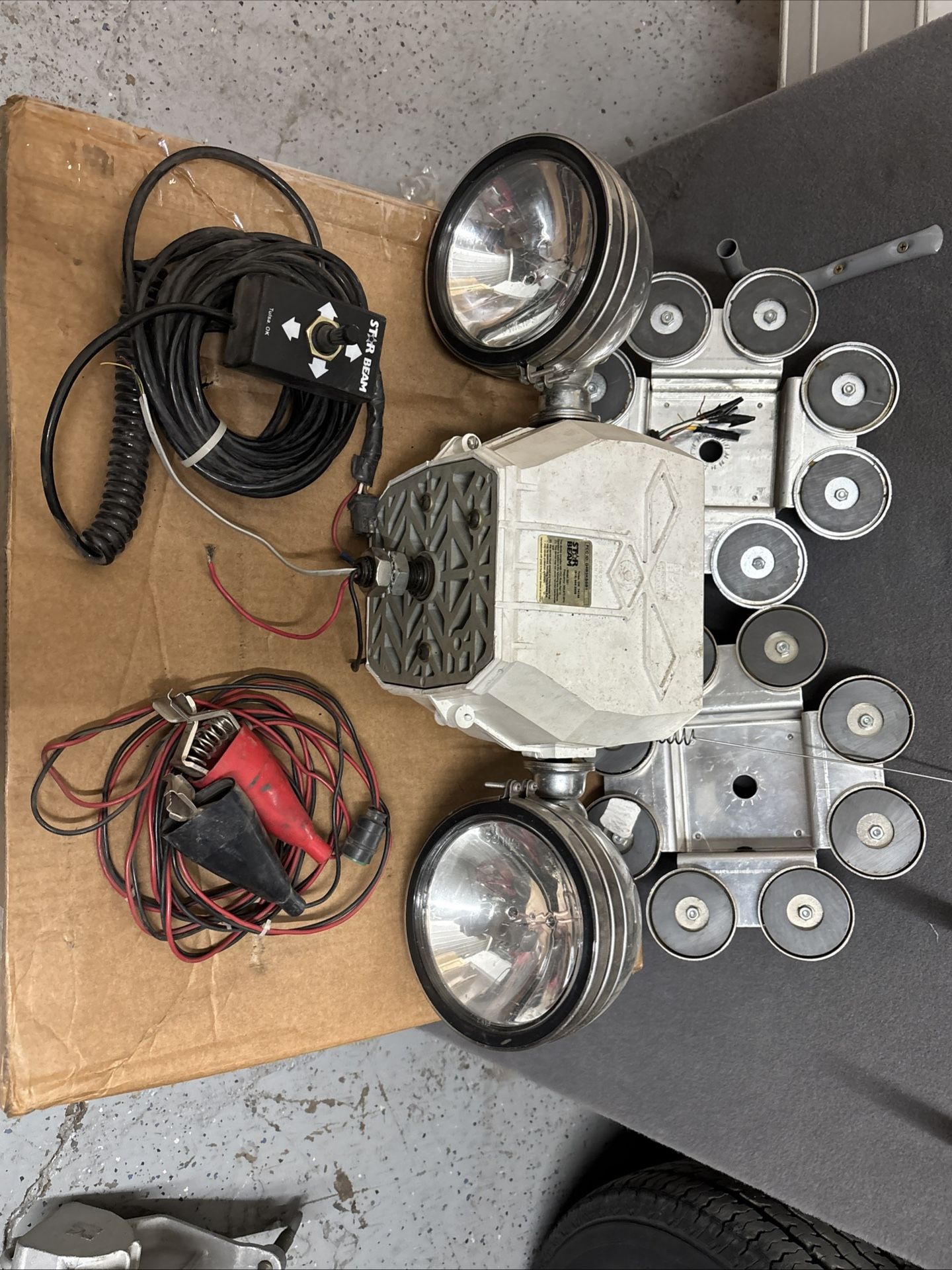 StarBeam SB1 remote control spotlight, With Mounting Magnets