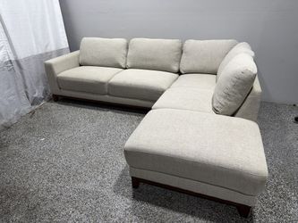 Living Spaces Amherst Sectional Couch!!! Free Delivery