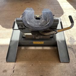 B&W Companion 5th Wheel Hitch 