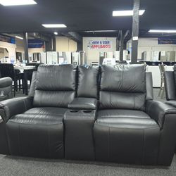 Black leather recliner Loveseat 🚚WE DELIVER🚚