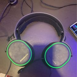 Steel Series Artis 5 Gaming Headphones With Mic