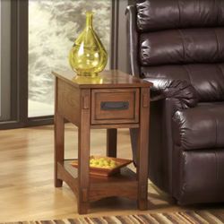 Signature DESIGN BY ASHLEY End Tables 