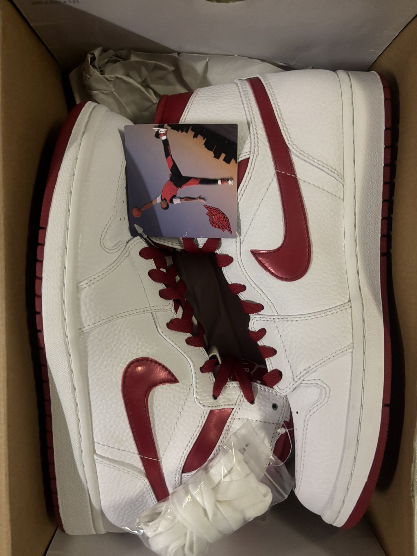  Nostalgic Heater in my opinion. Jordan 1 High Og. Metallic Varsity Red. 🔴⚪️ size(10.5M). DS(New). Now available! $225. Cash. Trades always welcome. 