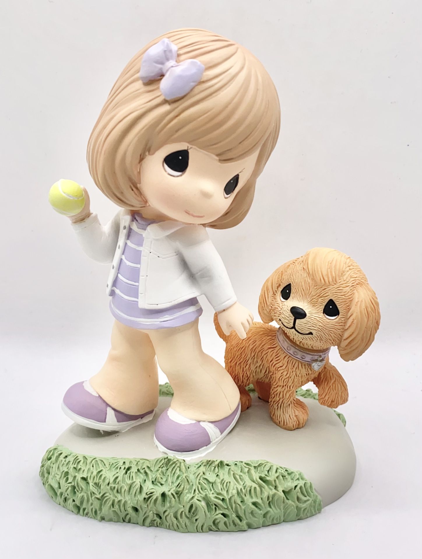 Precious Moments Don’t Stop Retrievin’ Golden Retriever Figurine