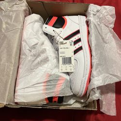 Top Ten Rb Shoes Size: 4.5 - Color: Cloud White / Core Black / Turbo 