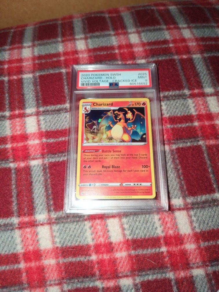 PSA 9 MINT Charizard 025/185 CRACKED-ICE HOLO RARE Vivid Voltage Pokemon Card