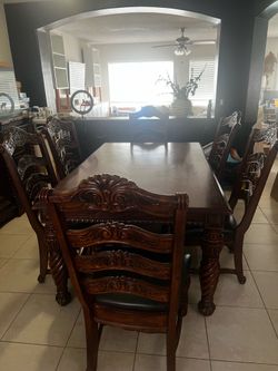 Dining room with buffet/credenza