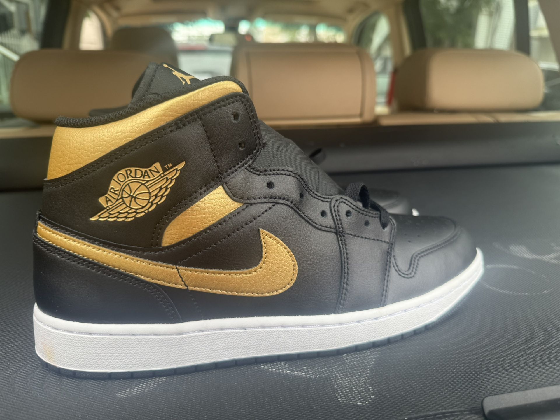 Jordan Mid 1s