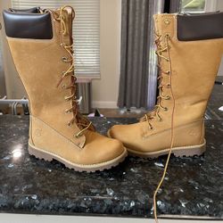 Girls Timberlands 2.5