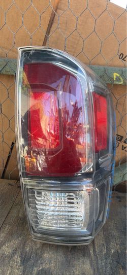 2016 2023 Toyota Tacoma halogen right side