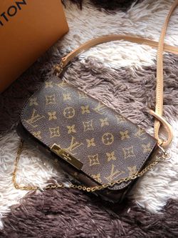 L V Brown Chain Crossbody Bag for Sale in Los Angeles, CA - OfferUp