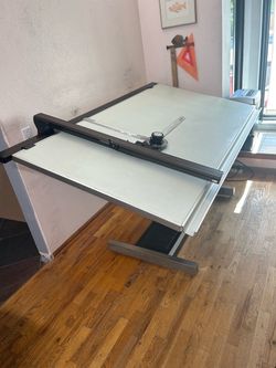 Commercial drafting/ art table