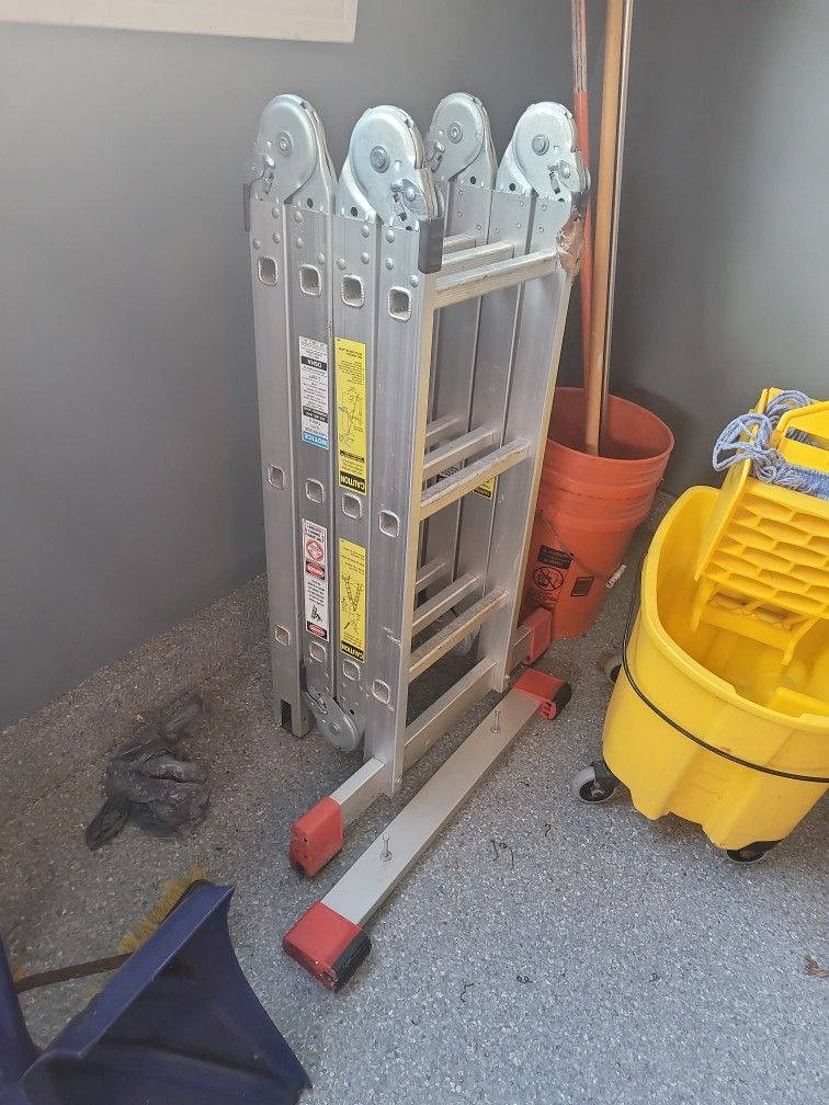 12 Ft Folding Ladder
