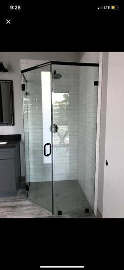 Vendo shower doors