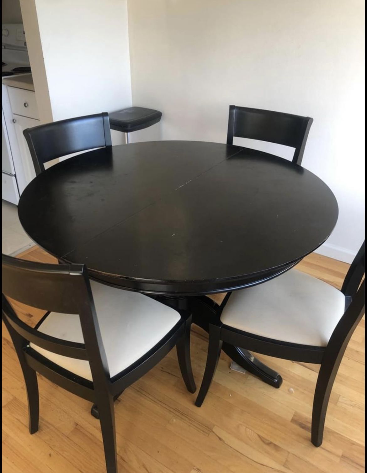 Pottery bard - Black And white table + Chairs