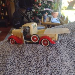 Old Ford Texaco truck