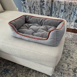 Soft sleeping beds for cats and dogs