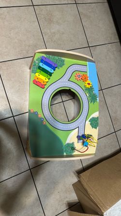 Yellow green,cocomelon, kind of big