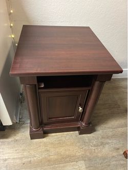 Night stand / table