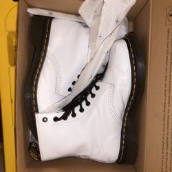 Doc Marten’s Boots (white/size 8)