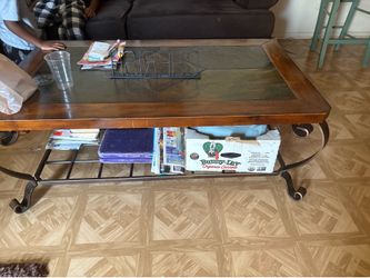Free living room table set