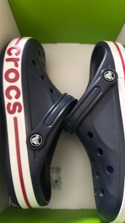Men’s 7 women’s 9 new crocs in box