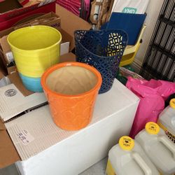 Waste Paper Basket/ Trash can 