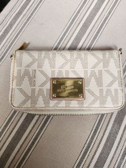 Michael Kors Signature Zip Wallet-Glendale 91203