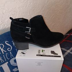 Womans Boots Size 8 Brand Knew 