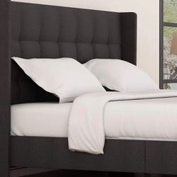 QUEEN BED BEAUTIFUL  BRAND NEW 